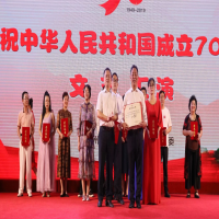 ���ґcף�������ڡ�������ע��(c��)��(hu��)Ӌ(j��)���ИI(y��)�cף���A���񹲺͇�(gu��)����70������ˇ�R�ݡ��Иs�@һ�Ȫ�(ji��ng)����(y��u)�㪄(ji��ng)